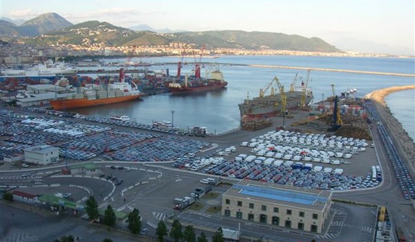 Il Porto commerciale di Salerno è iscritto nella I classe della II categoria dei porti marittimi nazionali.
